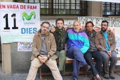 hunger strike at Telefonica.En la Central de Paral-lel, en donde están llevando a cabo la huelga de hambre nuestros compañeros, se organizó una concentración y una charla en la calle con el tema: "Después de la Huelga General, qué?" protagonizada por Arcadi Oliveres, Miren Etzezarreta y Gabriela Serra ante cientos de personas. A continuación...Más información: http://huelgadehambreentelefonica.blogspot.com.es/