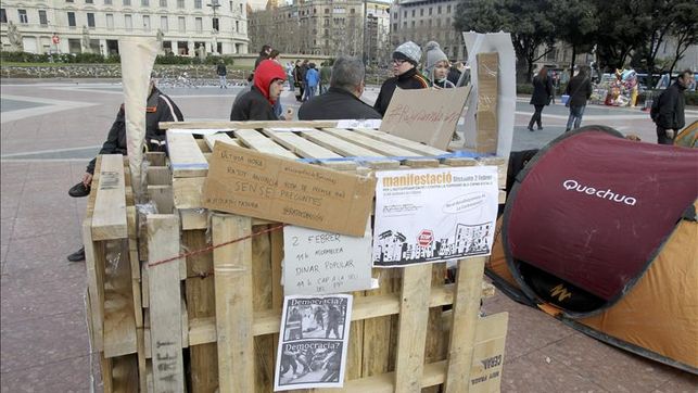centenar-personas-duerme-Barcelona-corrupcion_EDIIMA20130202_0069_4
