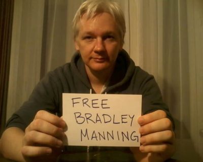 julian-assange-free-bradley-manning