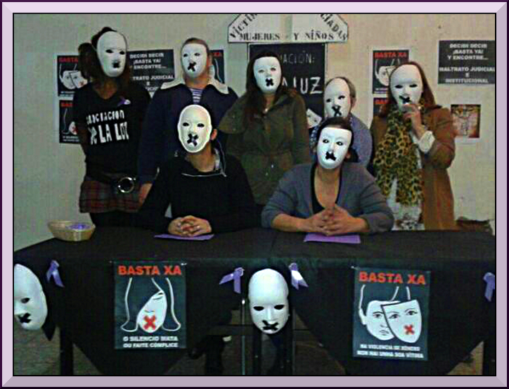 Siete de las mujeres que han iniciado una huelga de hambre. | Foto: Asociación 'Velaluz'