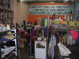 320px-Give_away_shop_utrecht_inside
