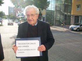Chomsky1-585x438