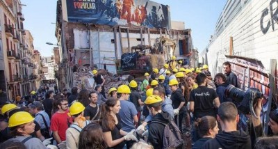 the squatters begin rebuilding their autonomous center