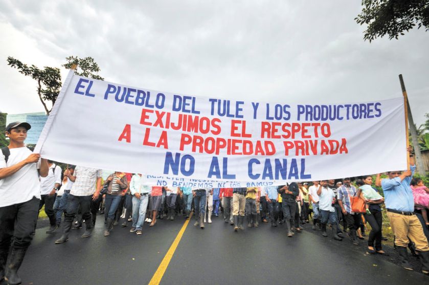 Rio San Juan, Nicaragua. 02-Oct-2014 Marcha de pobladores y productores que habitan el poblado El Tule y comarcas aledañas. Estos pobladores se oponen a vender sus tierras y a la construccion del canal interoceanico.La marcha fue en El Tule, municipio de San Miguelito, departamento de Rio San Juan. Foto: Douglas Lopez/La Prensa