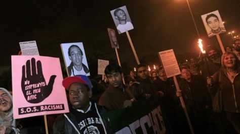 personas-CIE-Zona-Franca-inmediato_EDIIMA20140111_0274_4