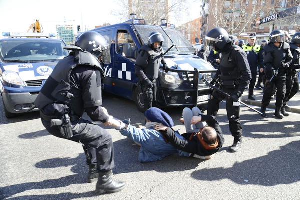 ..''Carmen and her kids were evicted this morning, I was arrested with 13 oyhers for trying tpo stop it.. her case is that of thousands of people: a sad daily reality in our society..''