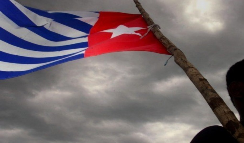 After A Decade In Jail For Raising The Morning Star Flag, Political Prisoner ‘Filep Karma’&nbsp;Freed