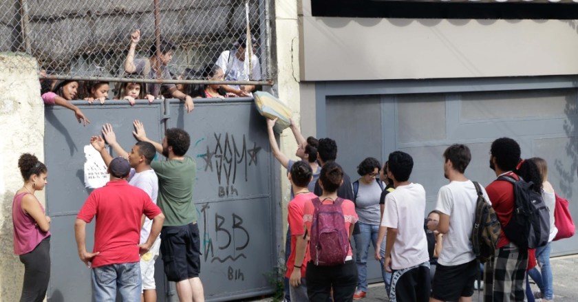 13nov2015---a-escola-estadual-dona-ana-rosa-de-araujo-na-zona-oeste-de-sao-paulo-foi-ocupada-na-manha-desta-sexta-feira-13-por-estudantes-com-esta-nova-manifestacao-ja-sao-sete-as-escolas-ocupadas-1447419442917_956x50