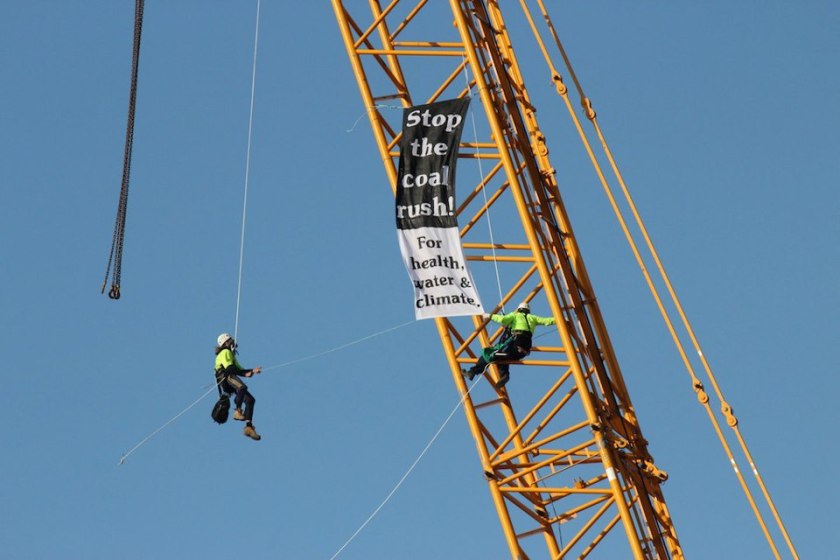 20120906_newcastle_bannerdrop02