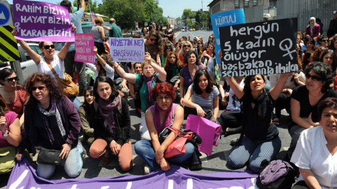 Turkish-Women-Rights-Protest-678x381
