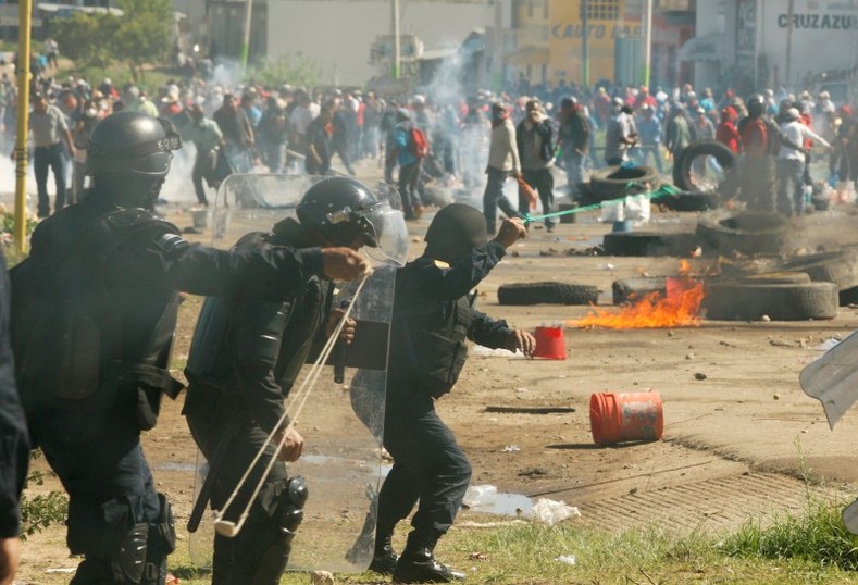 Protesters from the National Coordination of Education Workers (CNTE) teachers’ union clash with riot police officers during a protest against President Enrique Pena Nieto's education reform, in the town of Nochixtlan, northwest of the state capital, Oaxaca City, Mexico June 19, 2016. REUTERS/Jorge Luis Plata