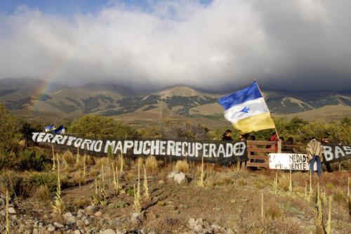 Photo from the struggle in the same area againstr the Benetton Group which holds territories claimed by the Mapuche