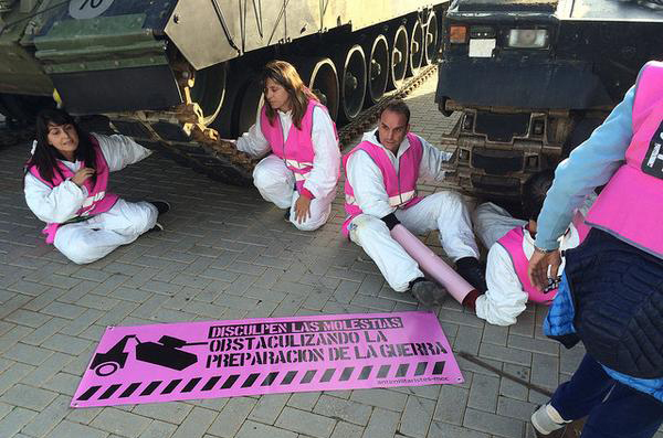 Anto Otan demo.. lock-on stops tanks in Spain last year