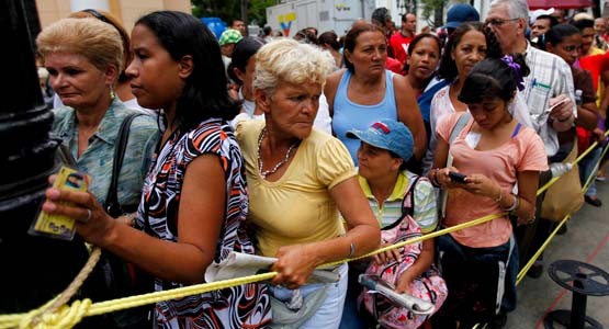 555x300xcola-de-mujeres-en-venezuela-090315jpg-jpg-pagespeed-ic-n8qeglhhrm