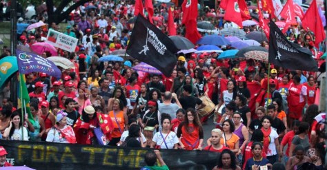 9ago2016-recife-tambem-teve-ato-contra-o-presidente-interino-michel-temer-pmdb-os-manifestantes-pedem-a-volta-da-presidente-afastada-dilma-rousseff-pt-ao-poder-1470783264162_956x500