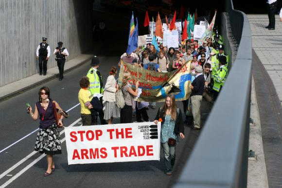 detengan-la-feria-detengan-las-armas-3