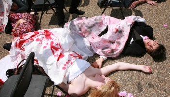 Yemen: Arms sales pass $3 billion as daily Massacres continue. Spanish Firefighter halts Arms Loading and is Punished