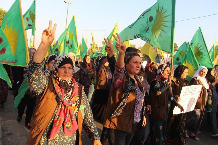 Women of YPJ: No other option.. No hay otra opción ..&nbsp;English/Spanish