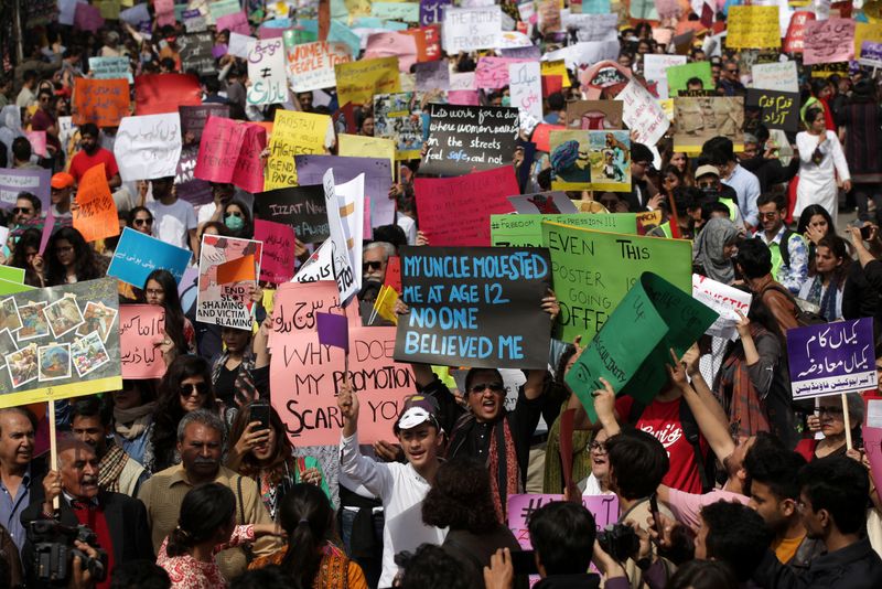 Pakistan’s Women’s March: Shaking patriarchy . . Injuries as Cops let men Stone the&nbsp;Demo