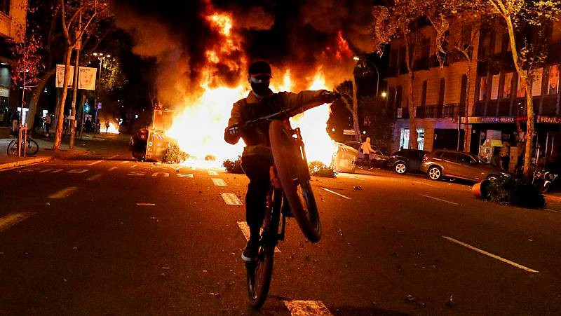 Riots against the curfew: dozens of arrests and injured police in Spanish&nbsp;cities