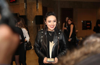 This image has an empty alt attribute; its file name is mola1.jpg