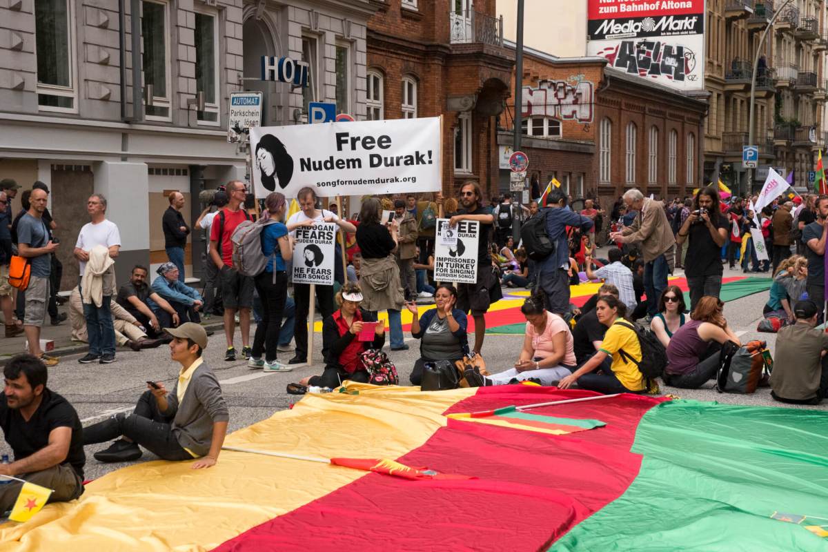 El ‘Hitler Turco’ aumentó el encarcelamiento de Nudem a 29 años … ¡por cantar en kurdo! … firma la&nbsp;petición