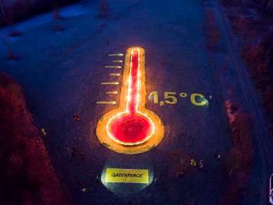 Action at Power Plant Niederaussem in Germany - Aerial View
Luftaufnahmen der Protest-Aktion am Kraftwerk Niederausseum bei Koeln