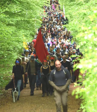 ____Francia_Defensa de la Tierra